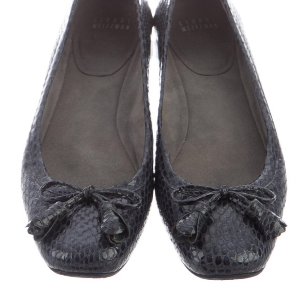 STUART WEITZNAM Tulip Snake Embossed Flat 8 Navy